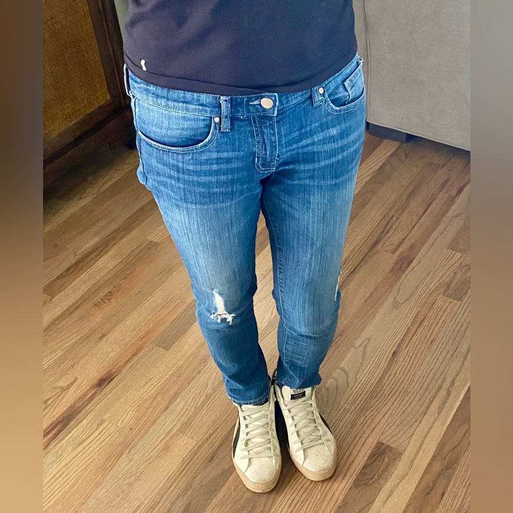 Gap low rise skinny roll up blue jeans in size 4